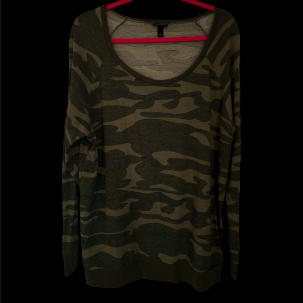 Torrid Camo crew sweater sweatshirt size 1